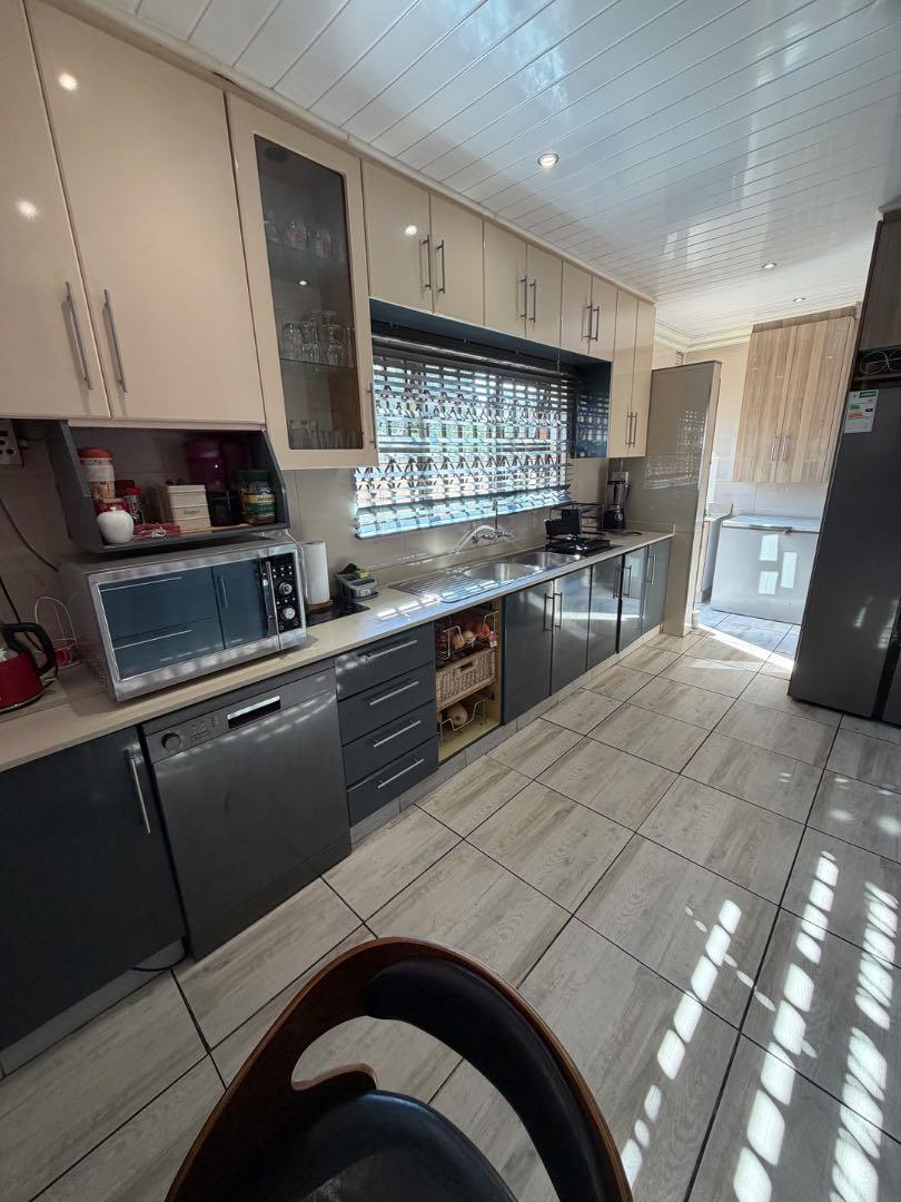 5 Bedroom Property for Sale in Elim Western Cape